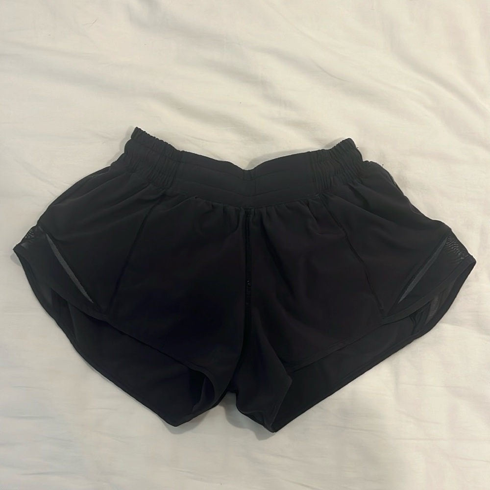 Lululemon hotty hot 2.5 in shorts